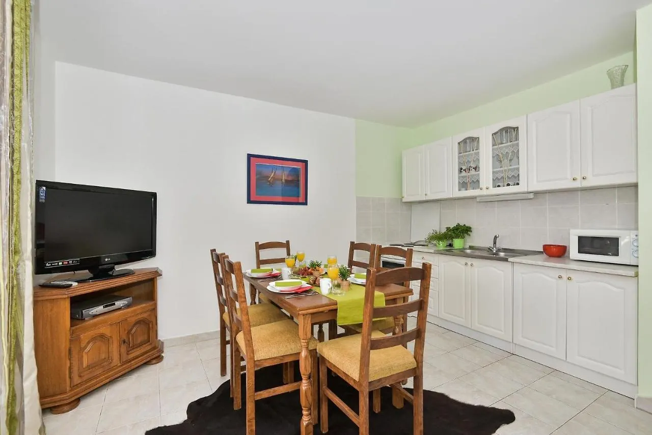 Apartments Miley Sveti Filip i Jakov 0*,